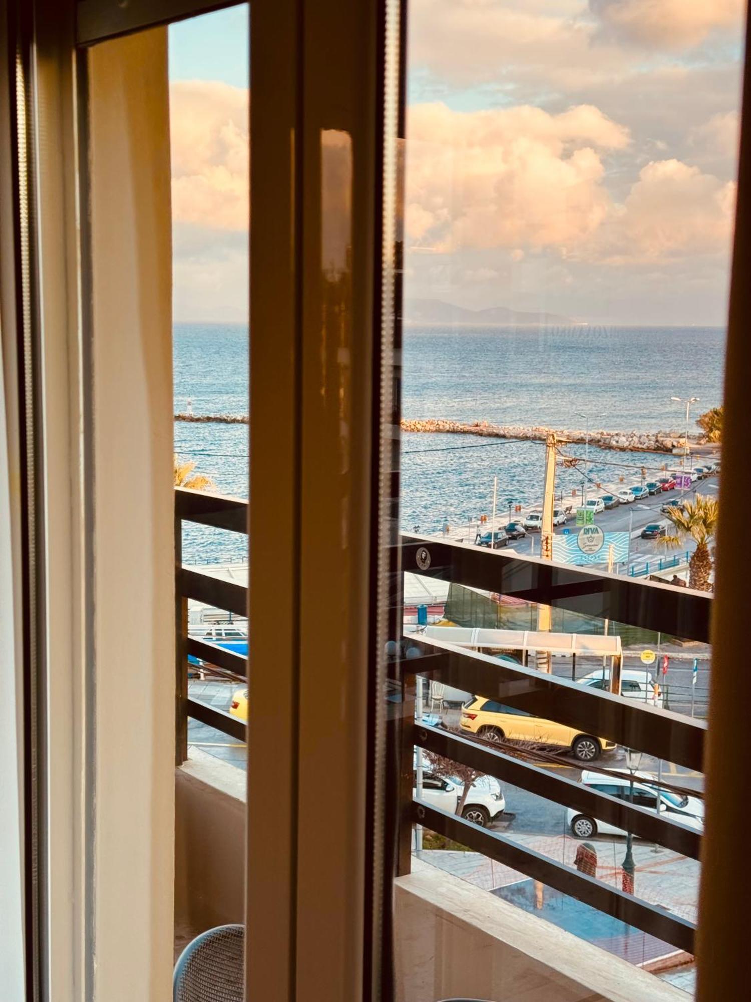 Blue Horizon Gem On The Port * Rafina (Attica)